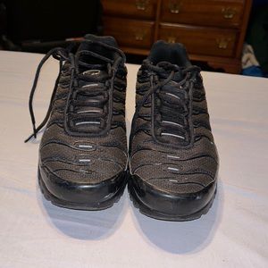 NIke Mens Airmax plus size 9